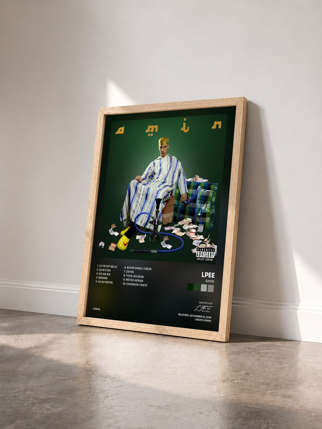 #bois Tableau de l'album Amin de LPEE vu de trois quarts, cadre en bois brut