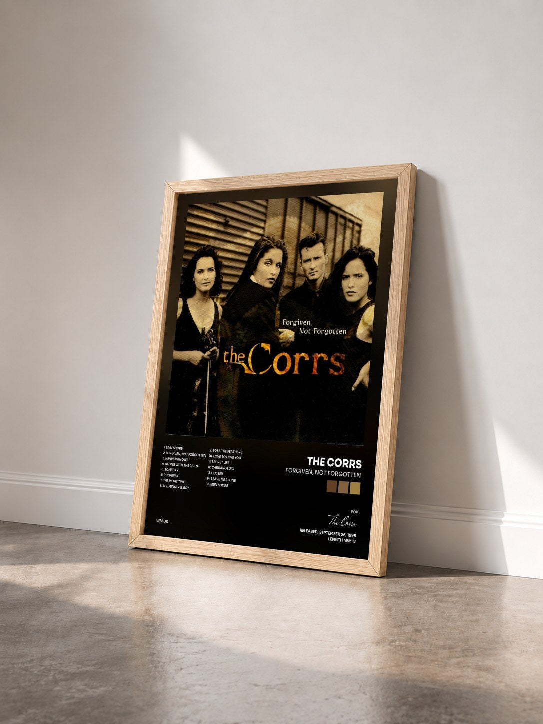 #bois Tableau de l'album Forgiven, Not Forgotten de The Corrs vu de trois quarts, cadre en bois brut