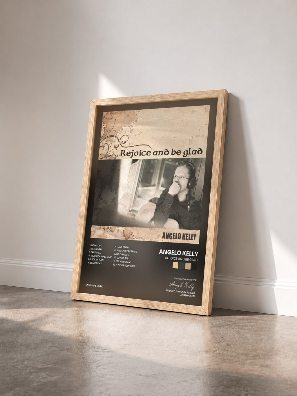 #bois Tableau de l'album Rejoice And Be Glad de Angelo Kelly vu de trois quarts, cadre en bois brut