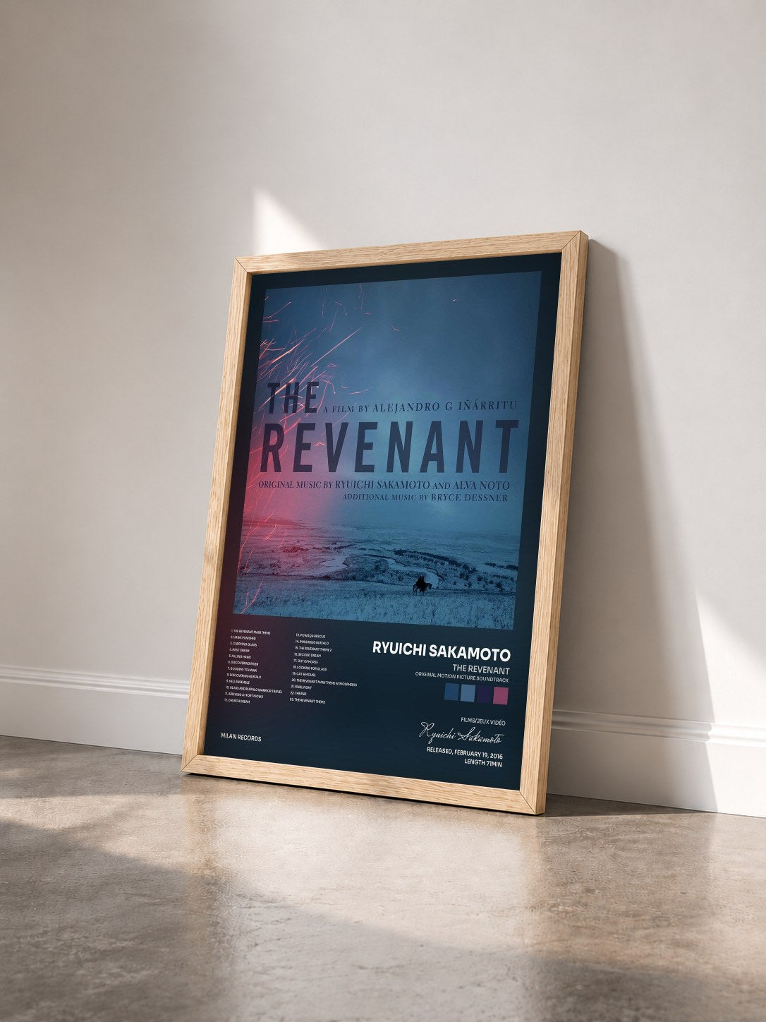 #bois Tableau de l'album The Revenant (Original Motion Picture Soundtrack) de Ryuichi Sakamoto vu de trois quarts, cadre en bois brut
