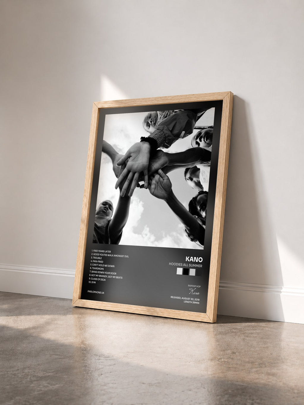 #bois Tableau de l'album Hoodies All Summer de Kano vu de trois quarts, cadre en bois brut