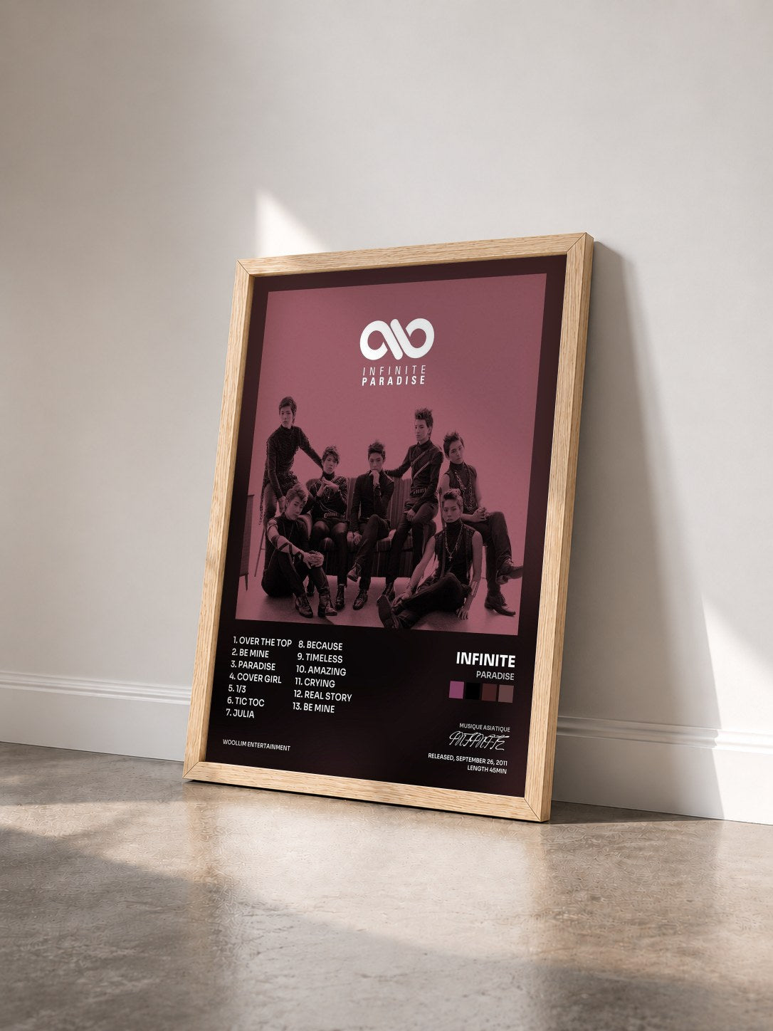 #bois Tableau de l'album Paradise de INFINITE vu de trois quarts, cadre en bois brut