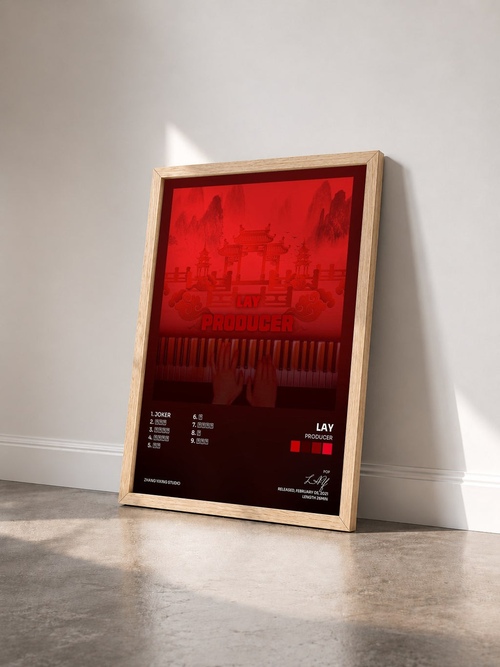 #bois Tableau de l'album PRODUCER de LAY vu de trois quarts, cadre en bois brut