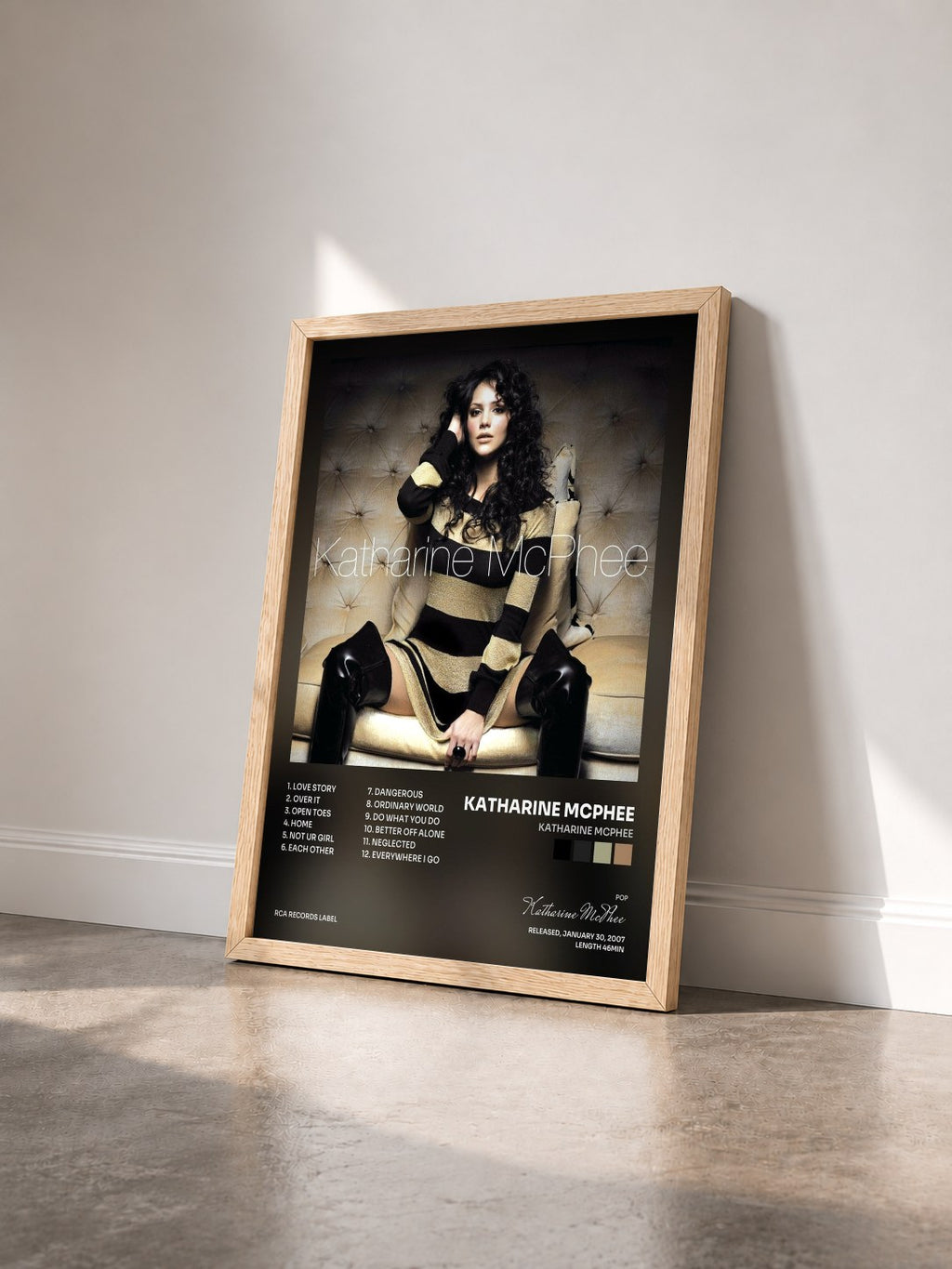 #bois Tableau de l'album Katharine McPhee de Katharine McPhee vu de trois quarts, cadre en bois brut
