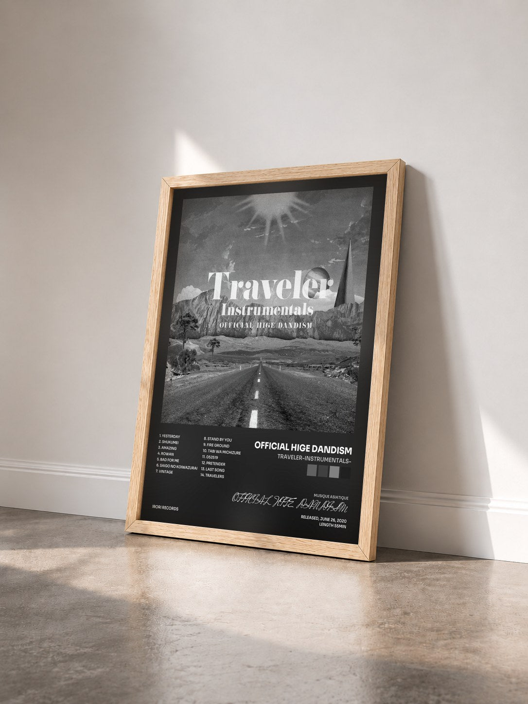 #bois Tableau de l'album Traveler-Instrumentals- de OFFICIAL HIGE DANDISM vu de trois quarts, cadre en bois brut