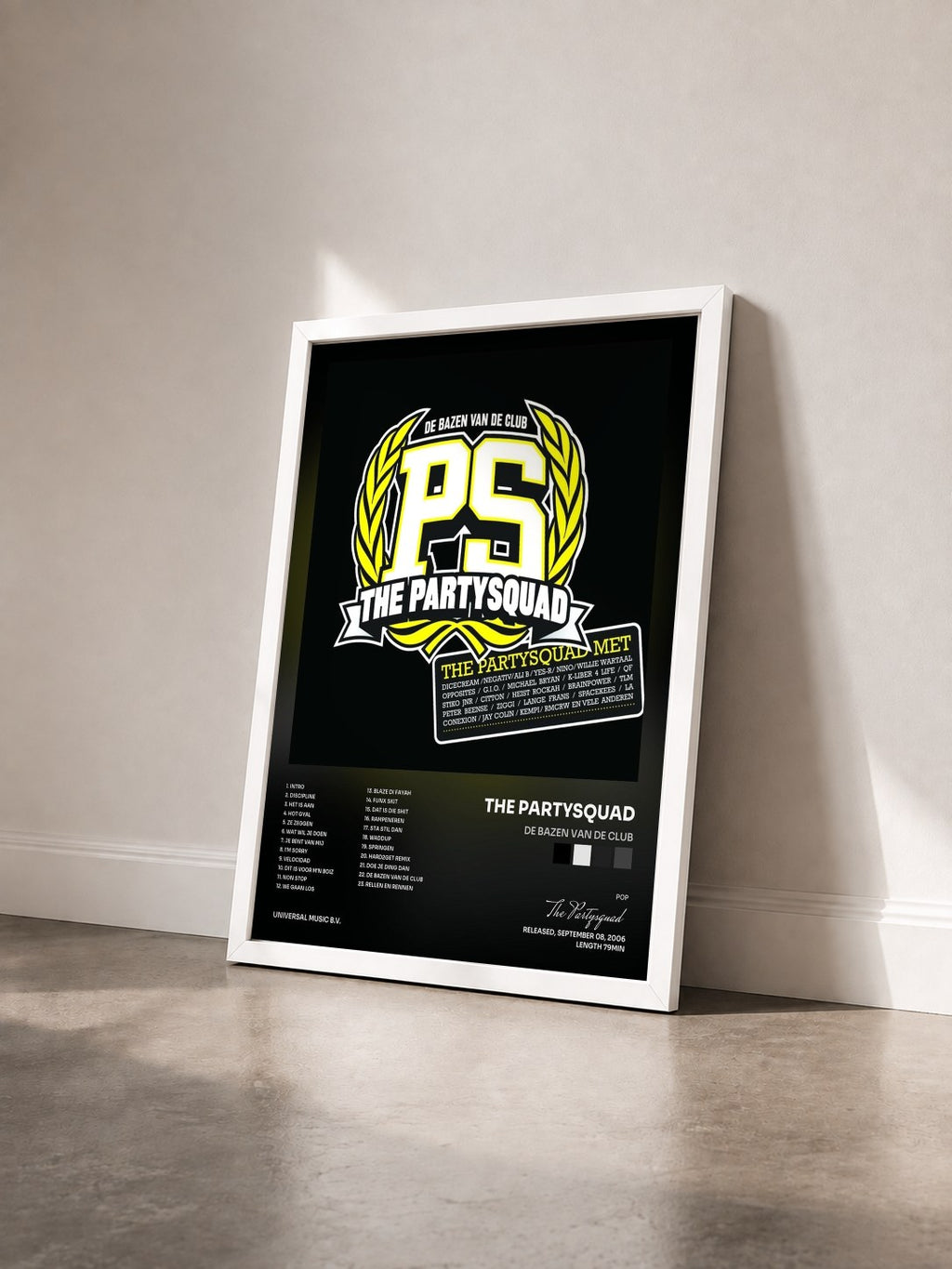 #blanc Tableau de l'album De Bazen Van De Club de The Partysquad vu de trois quarts, cadre blanc