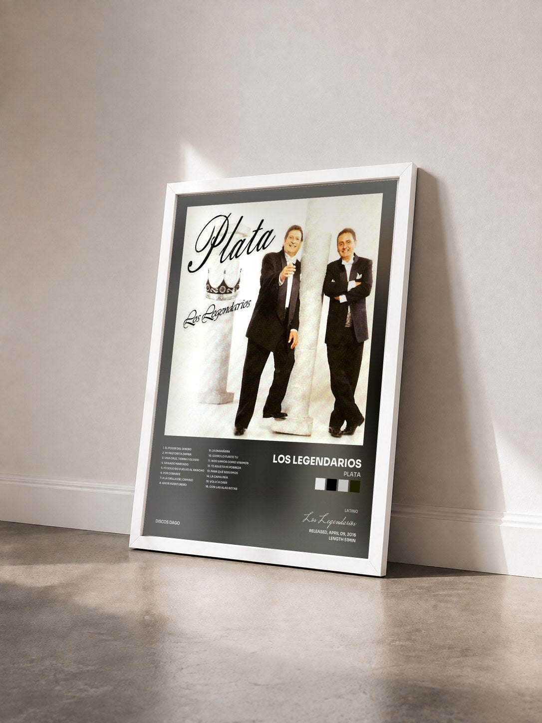 #blanc Tableau de l'album Plata de Los Legendarios vu de trois quarts, cadre blanc