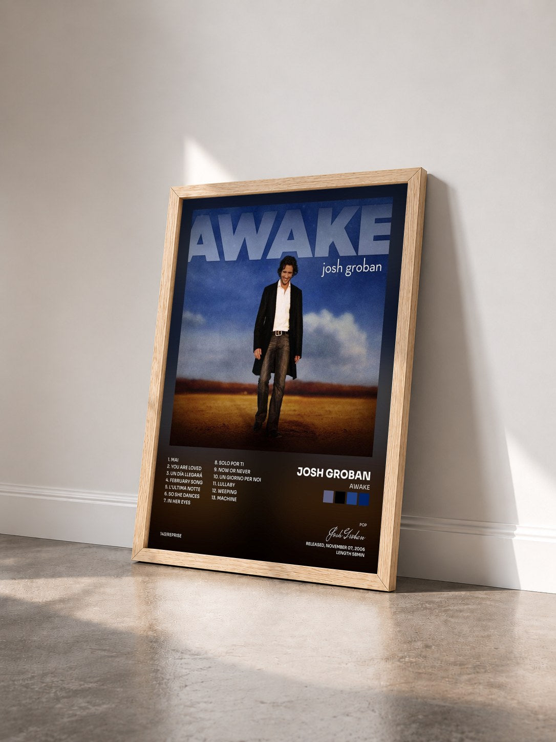 #bois Tableau de l'album Awake de Josh Groban vu de trois quarts, cadre en bois brut