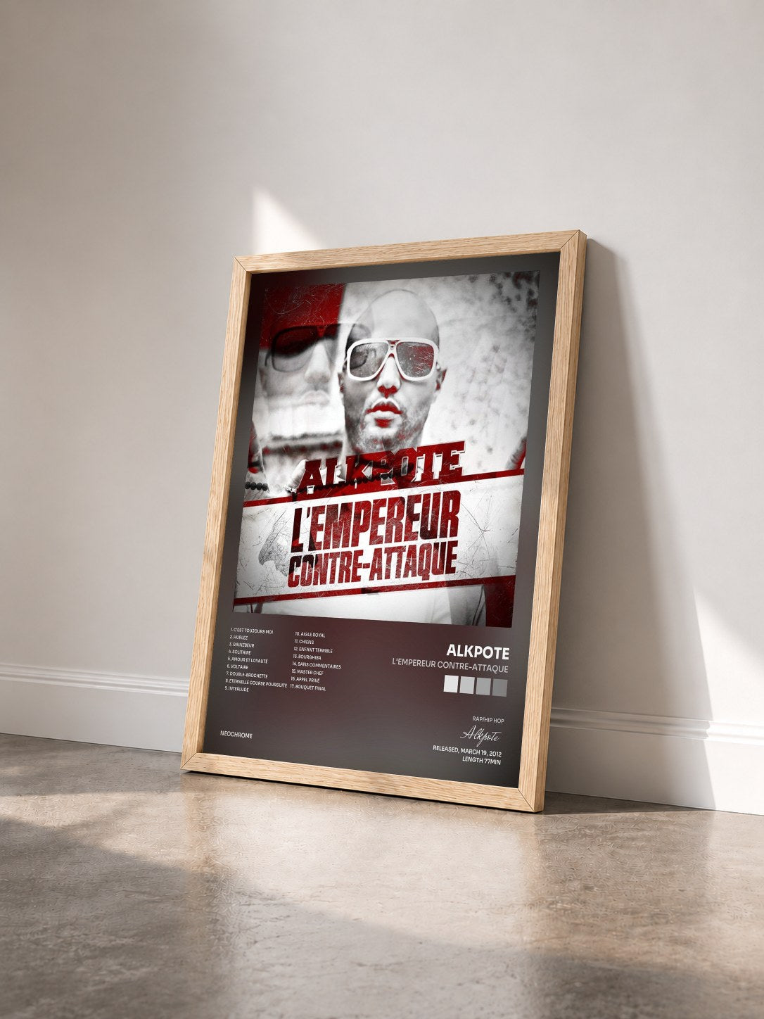 #bois Tableau de l'album L'empereur contre-attaque de Alkpote vu de trois quarts, cadre en bois brut