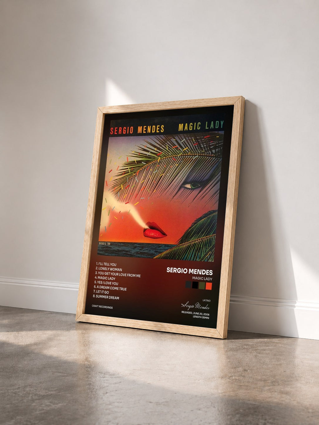 #bois Tableau de l'album Magic Lady de Sergio Mendes vu de trois quarts, cadre en bois brut