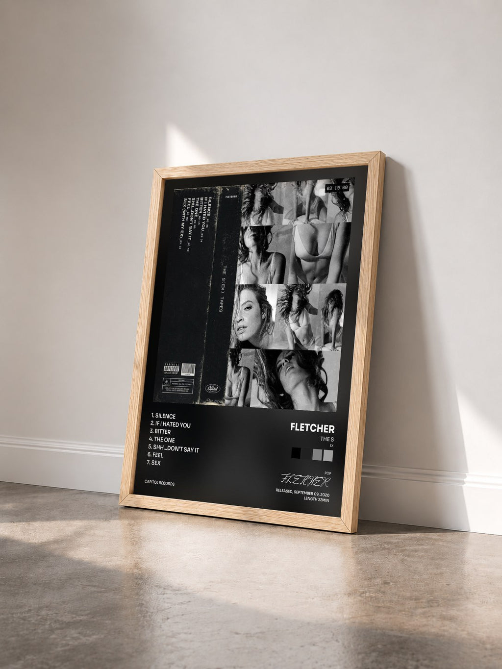 #bois Tableau de l'album THE S(EX) TAPES de FLETCHER vu de trois quarts, cadre en bois brut