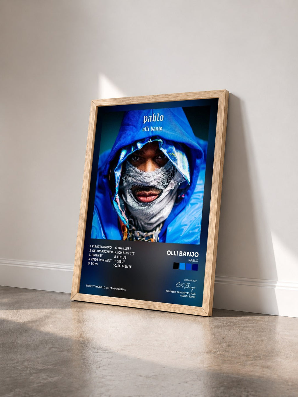 #bois Tableau de l'album PABLO de Olli Banjo vu de trois quarts, cadre en bois brut