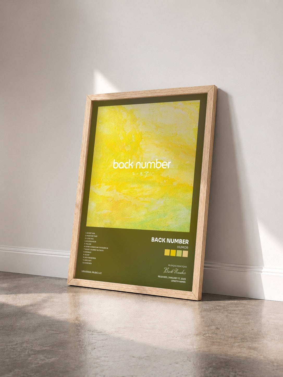 #bois Tableau de l'album HUMOR de Back Number vu de trois quarts, cadre en bois brut