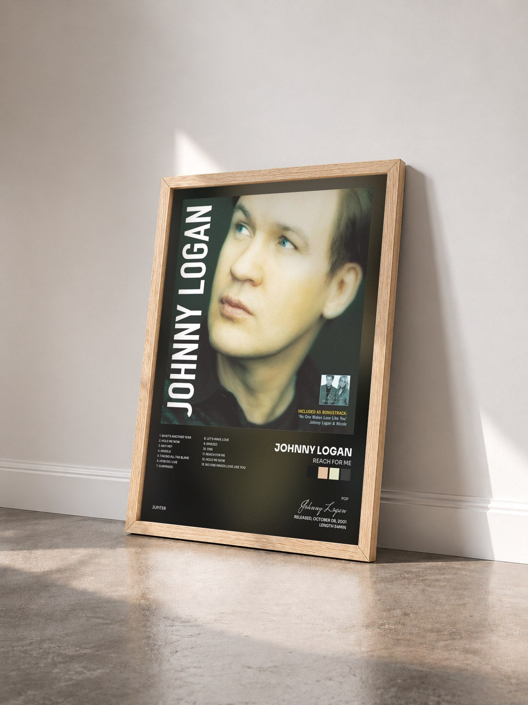 #bois Tableau de l'album Reach For Me de Johnny Logan vu de trois quarts, cadre en bois brut