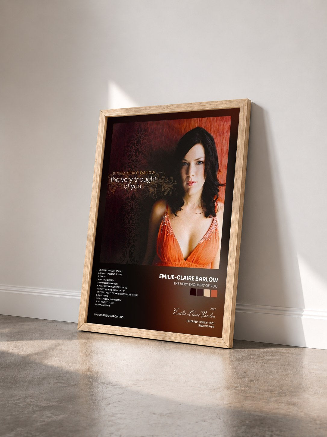 #bois Tableau de l'album The Very Thought of You de Emilie-Claire Barlow vu de trois quarts, cadre en bois brut