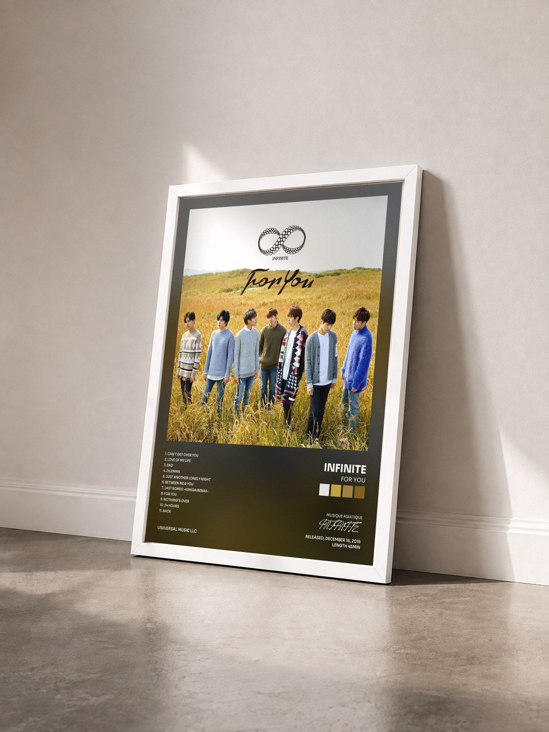 #blanc Tableau de l'album For You de INFINITE vu de trois quarts, cadre blanc