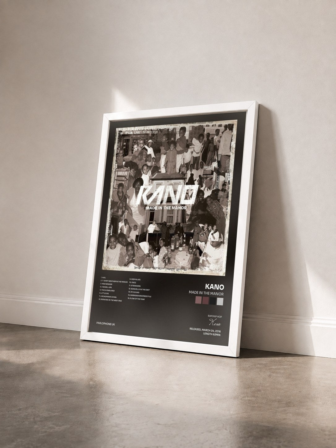 #blanc Tableau de l'album Made in the Manor de Kano vu de trois quarts, cadre blanc