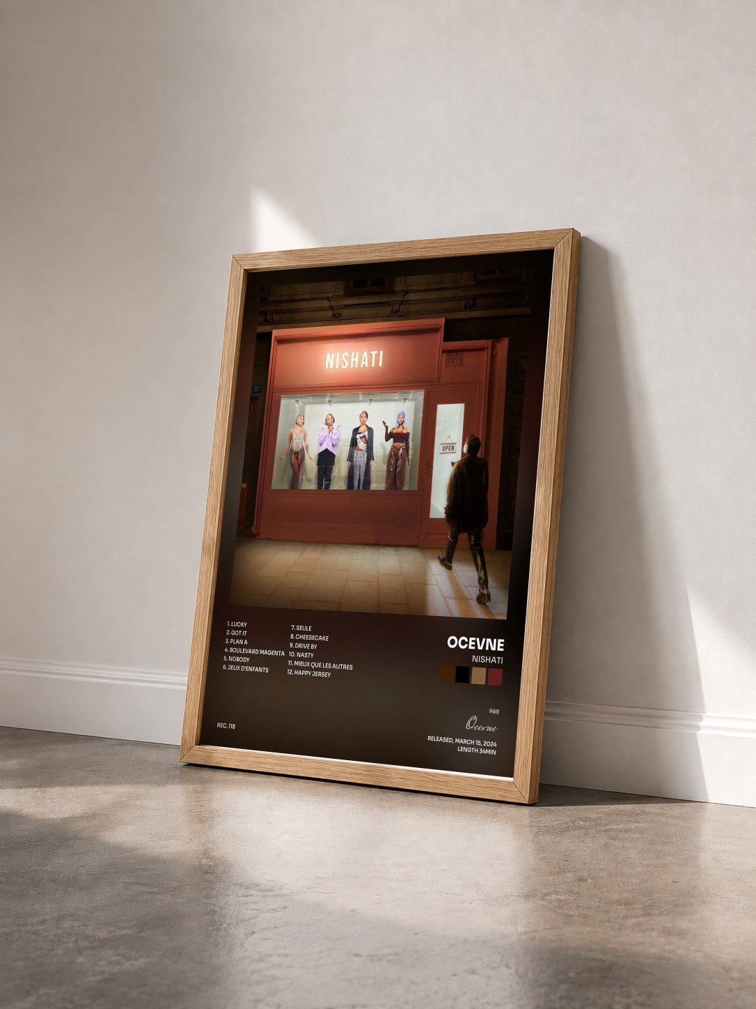 #bois Tableau de l'album NISHATI de Ocevne vu de trois quarts, cadre en bois brut