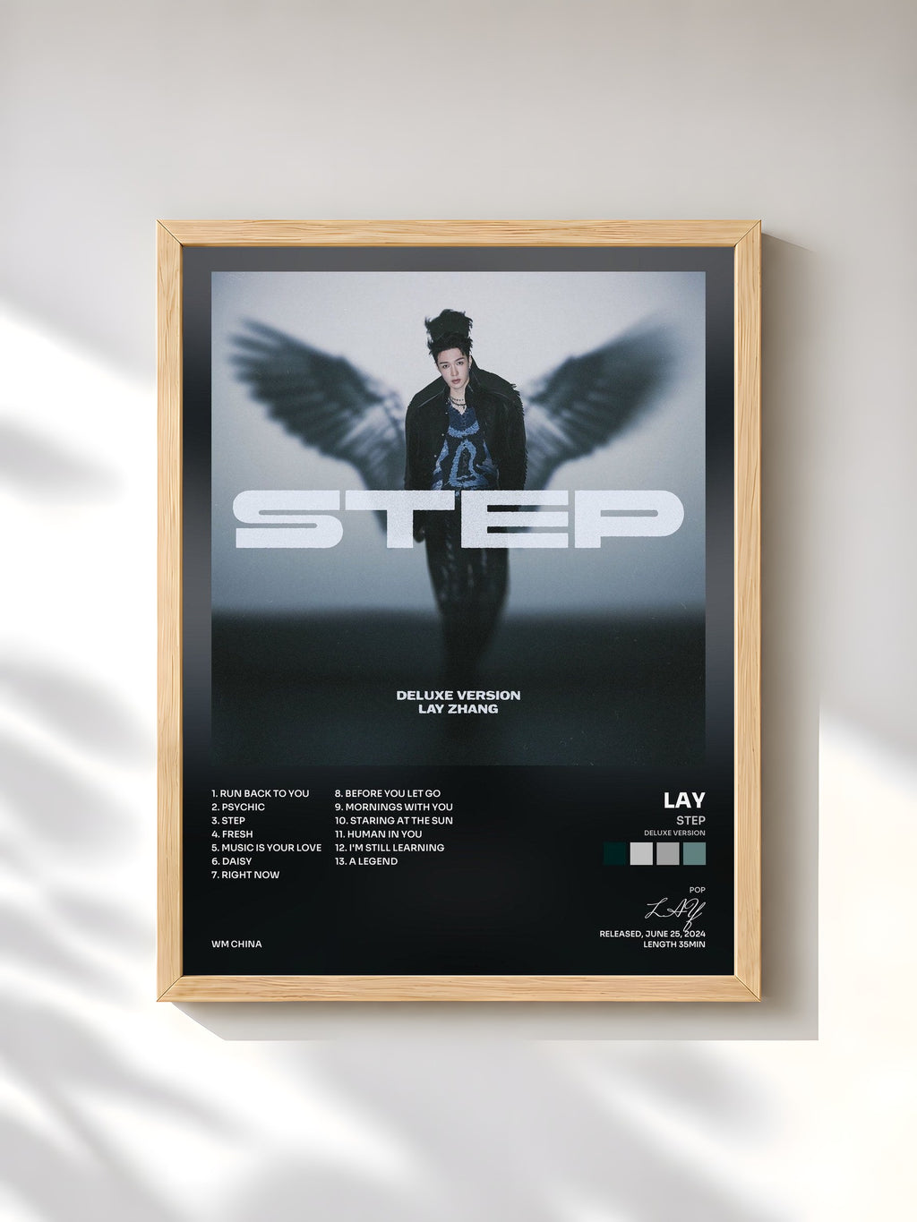 #bois Tableau de l'album STEP (Deluxe Version) de LAY, cadre en bois brut, imprimé et encadré en France