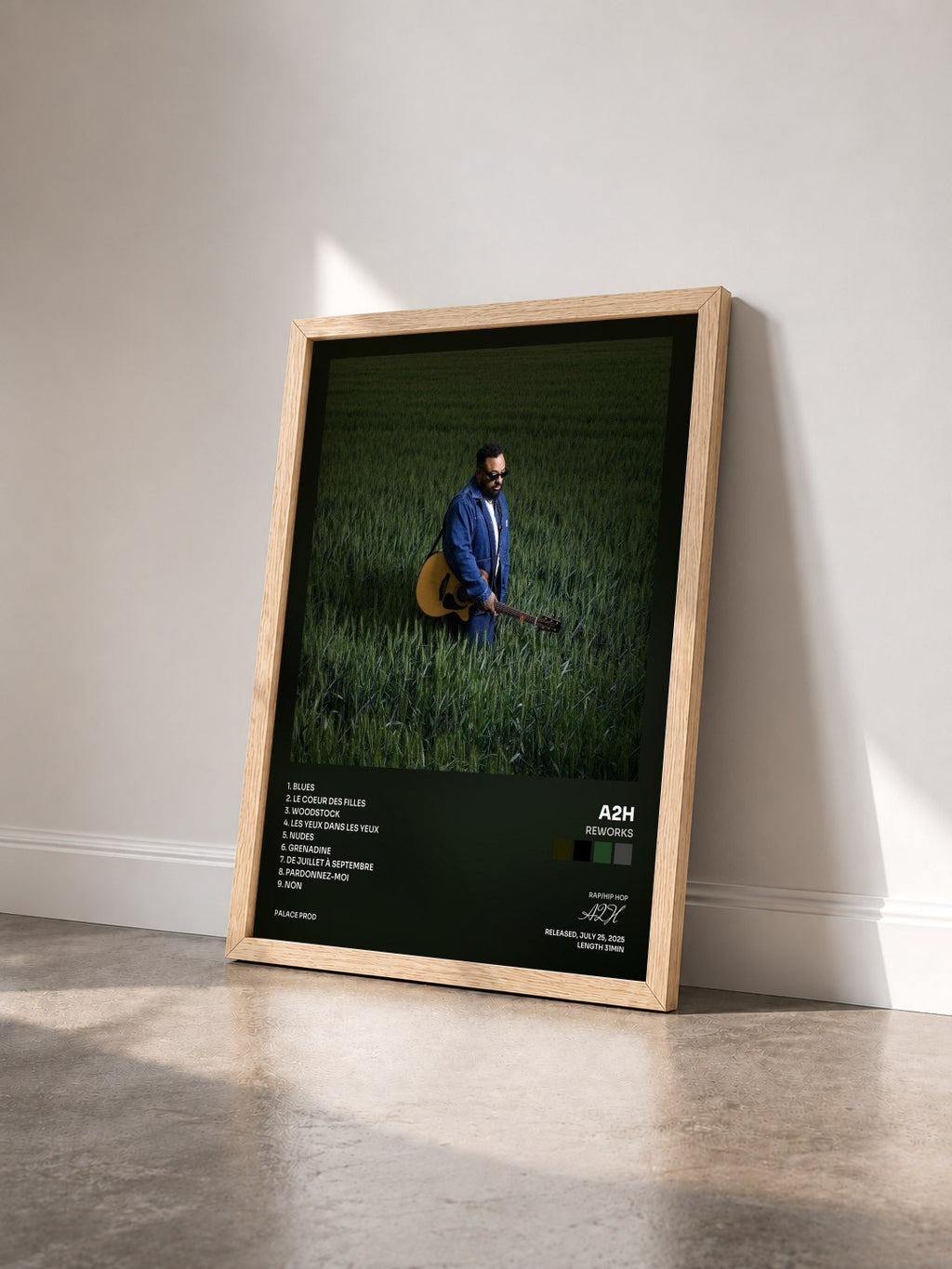 #bois Tableau de l'album REWORKS de A2H vu de trois quarts, cadre en bois brut