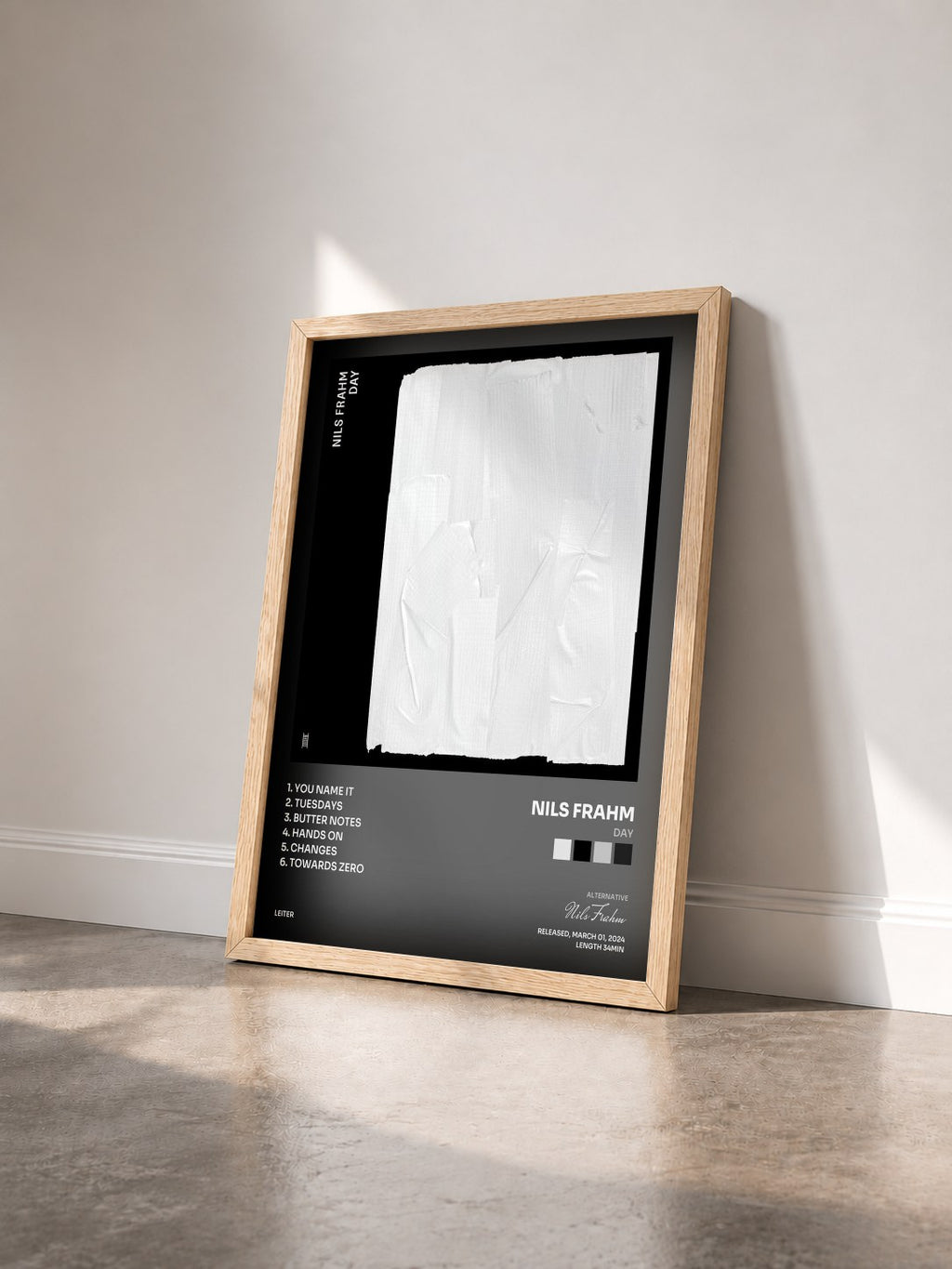 #bois Tableau de l'album Day de Nils Frahm vu de trois quarts, cadre en bois brut