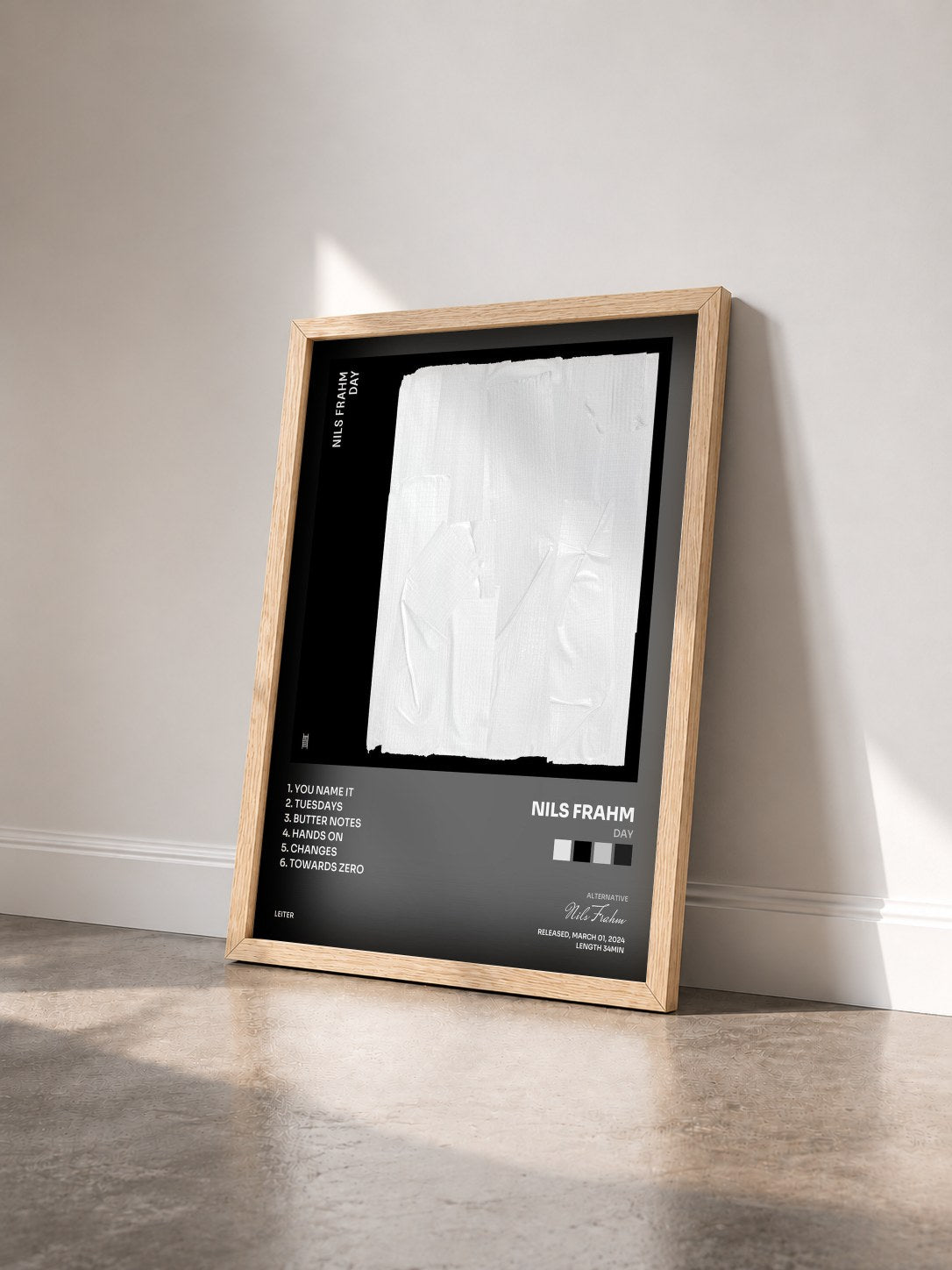 #bois Tableau de l'album Day de Nils Frahm vu de trois quarts, cadre en bois brut