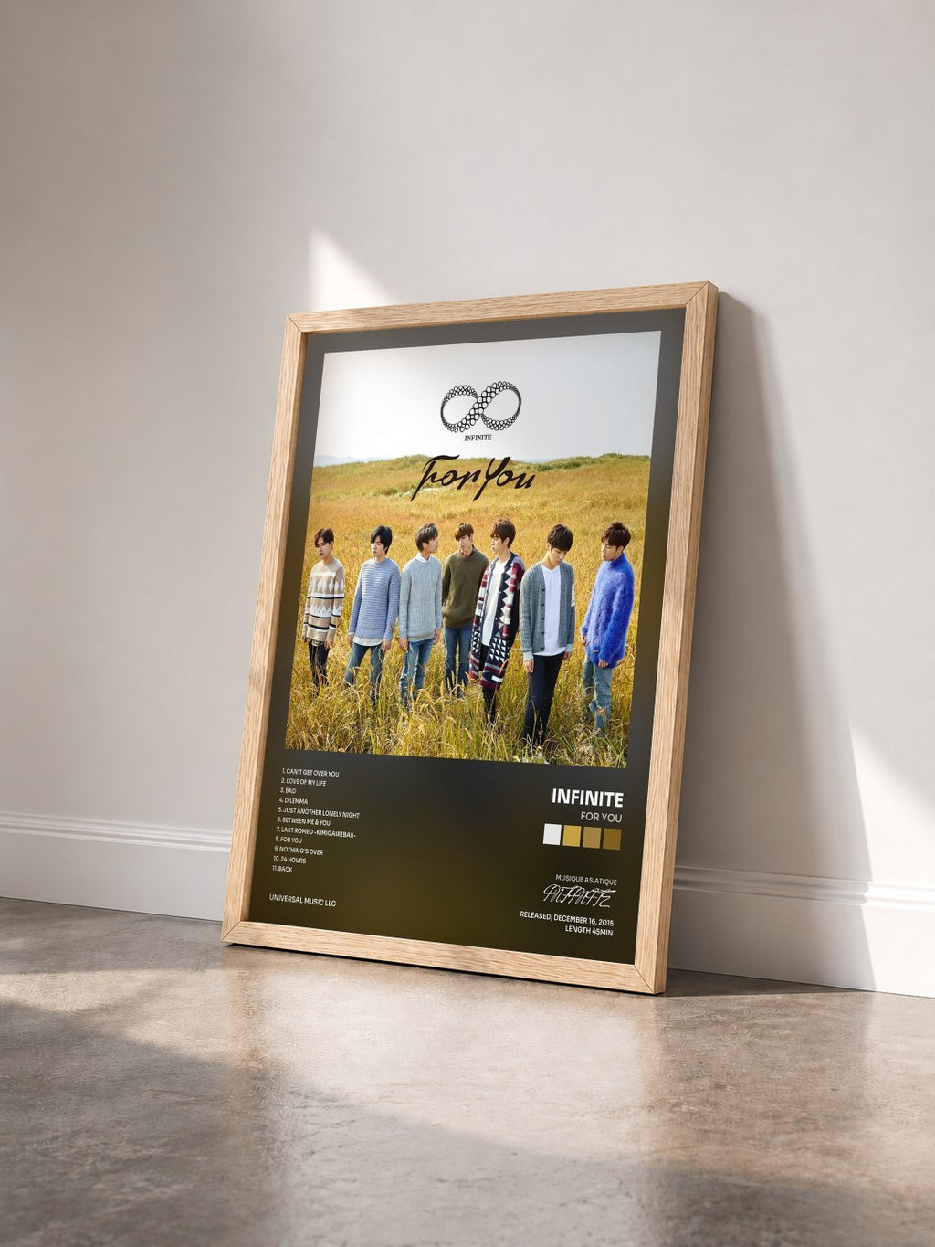 #bois Tableau de l'album For You de INFINITE vu de trois quarts, cadre en bois brut