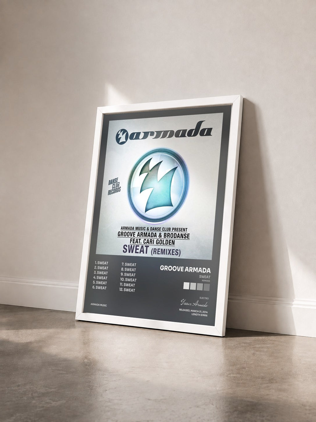 #blanc Tableau de l'album Sweat (Remixes) de Groove Armada vu de trois quarts, cadre blanc