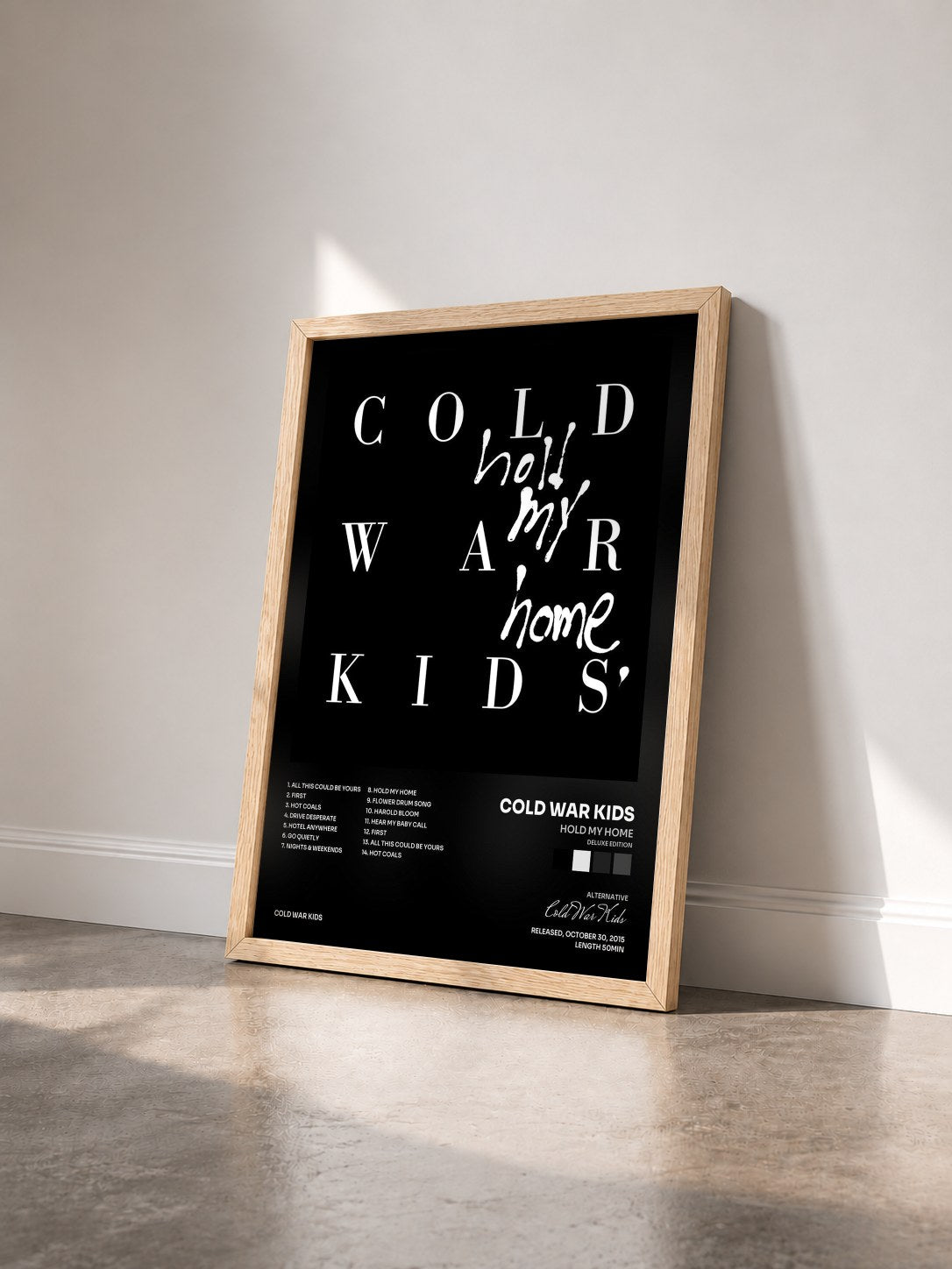 #bois Tableau de l'album Hold My Home (Deluxe Edition) de Cold War Kids vu de trois quarts, cadre en bois brut