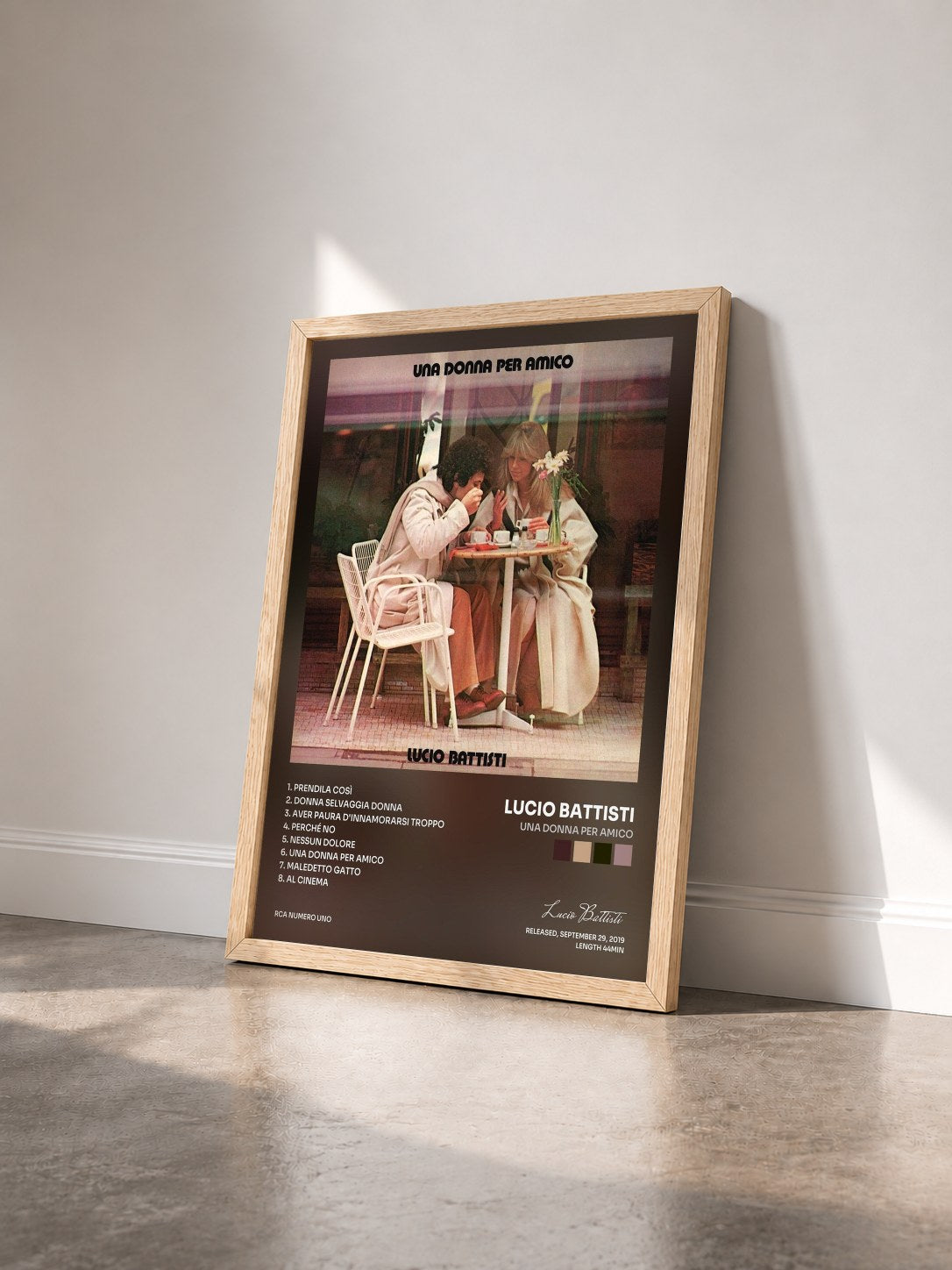 #bois Tableau de l'album Una donna per amico de Lucio Battisti vu de trois quarts, cadre en bois brut
