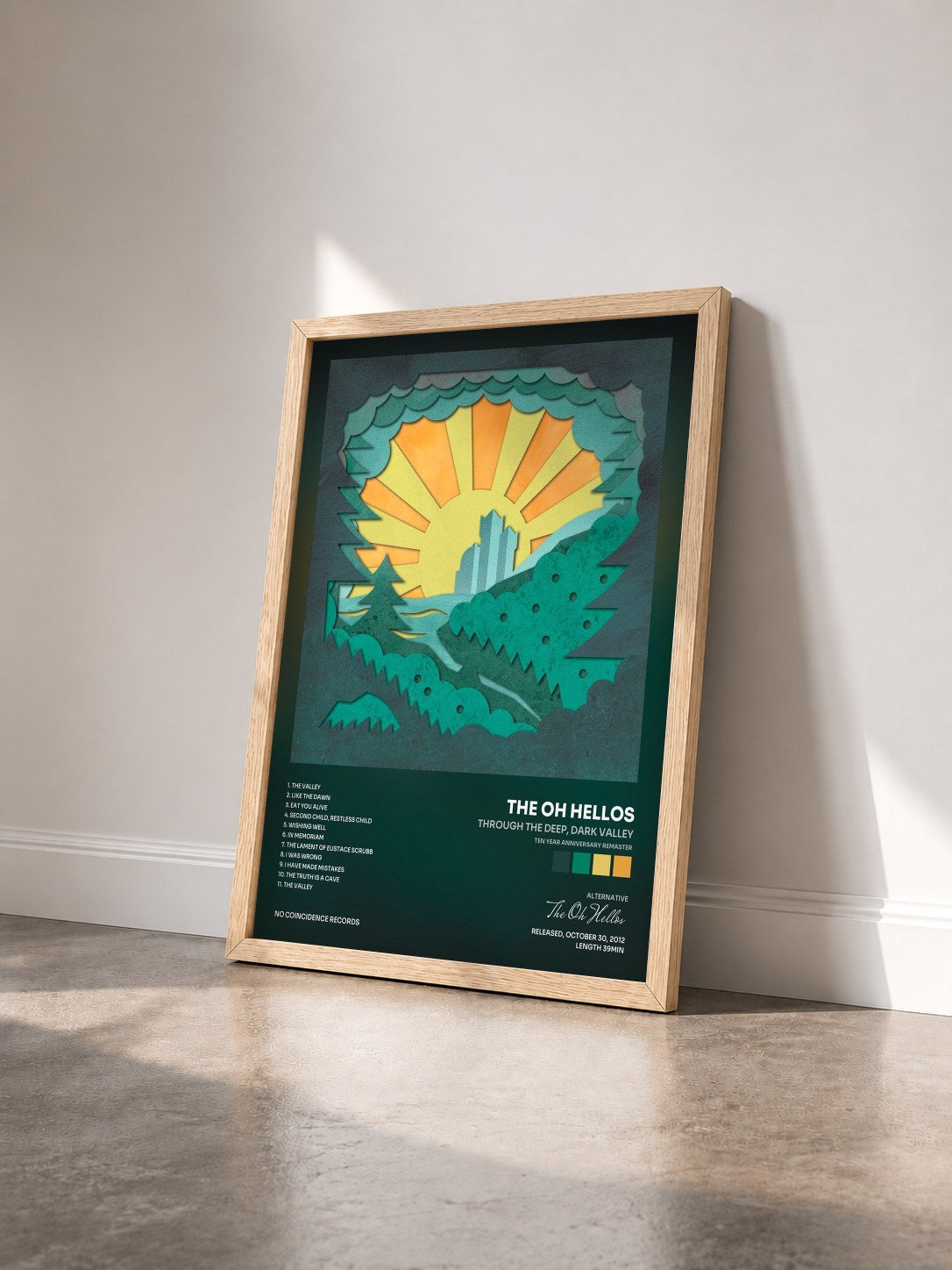 #bois Tableau de l'album Through The Deep, Dark Valley (Ten Year Anniversary Remaster) de The Oh Hellos vu de trois quarts, cadre en bois brut