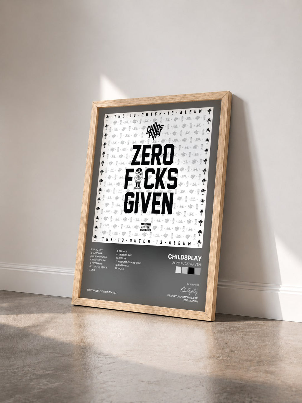 #bois Tableau de l'album Zero Fucks Given de Childsplay vu de trois quarts, cadre en bois brut