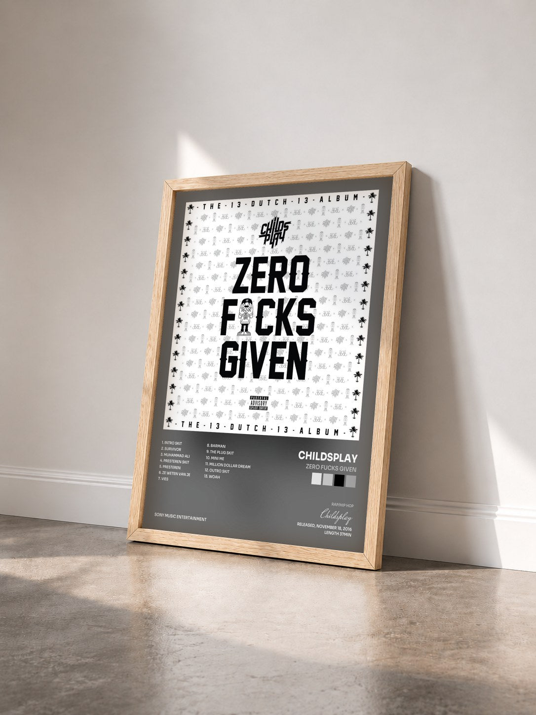 #bois Tableau de l'album Zero Fucks Given de Childsplay vu de trois quarts, cadre en bois brut