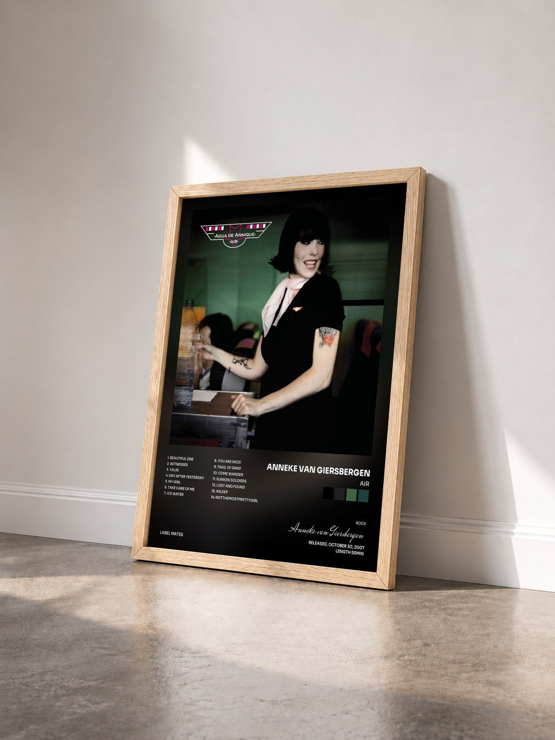#bois Tableau de l'album Air de Anneke van Giersbergen vu de trois quarts, cadre en bois brut