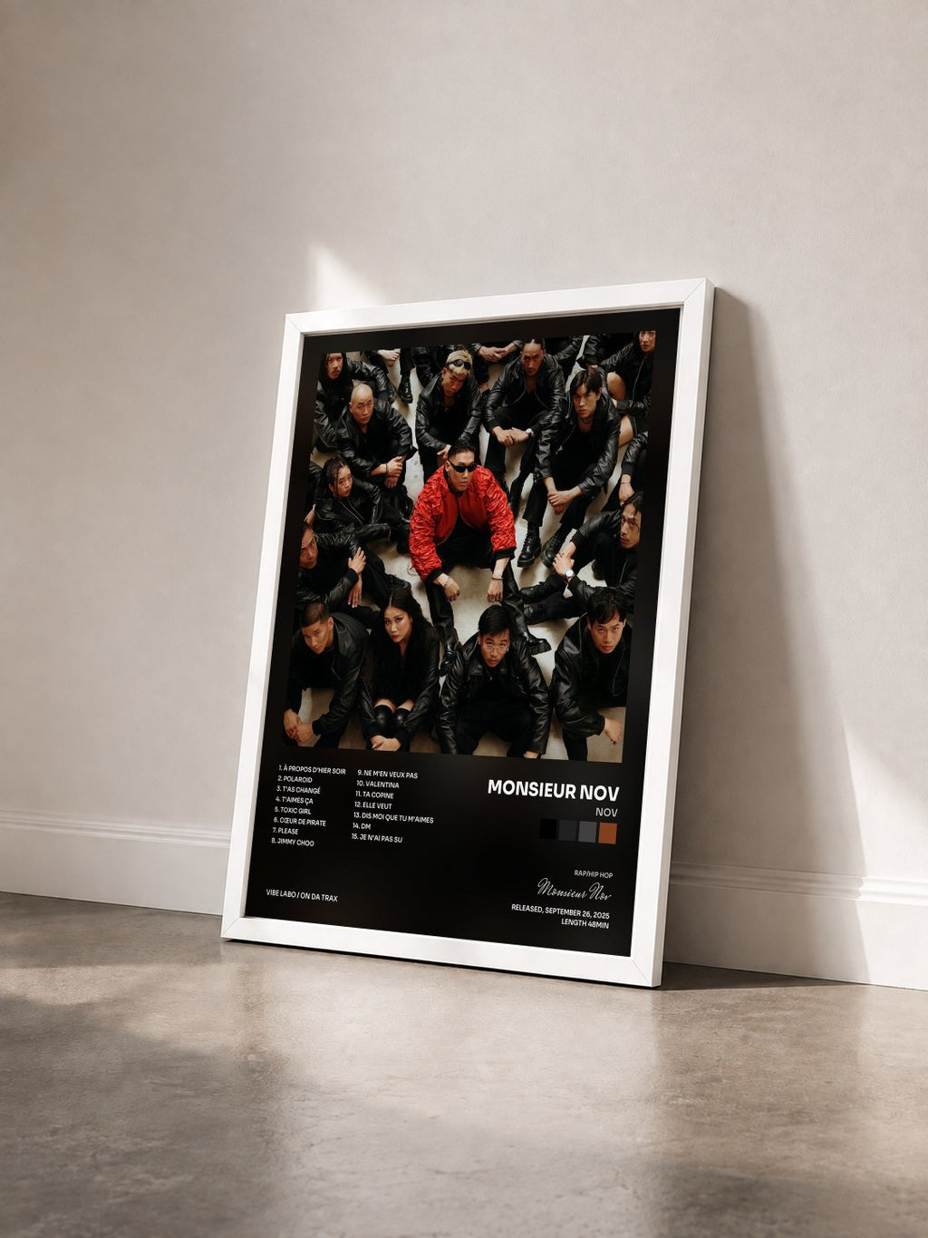 #blanc Tableau de l'album NOV de Monsieur Nov vu de trois quarts, cadre blanc