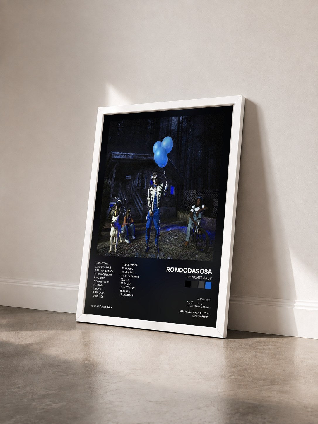 #blanc Tableau de l'album TRENCHES BABY de Rondodasosa vu de trois quarts, cadre blanc
