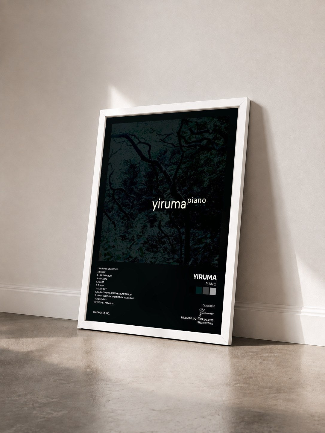 #blanc Tableau de l'album Piano de Yiruma vu de trois quarts, cadre blanc