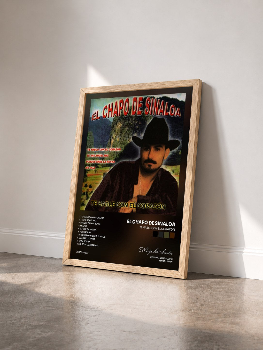 #bois Tableau de l'album Te Hable con El Corazon de El Chapo De Sinaloa vu de trois quarts, cadre en bois brut