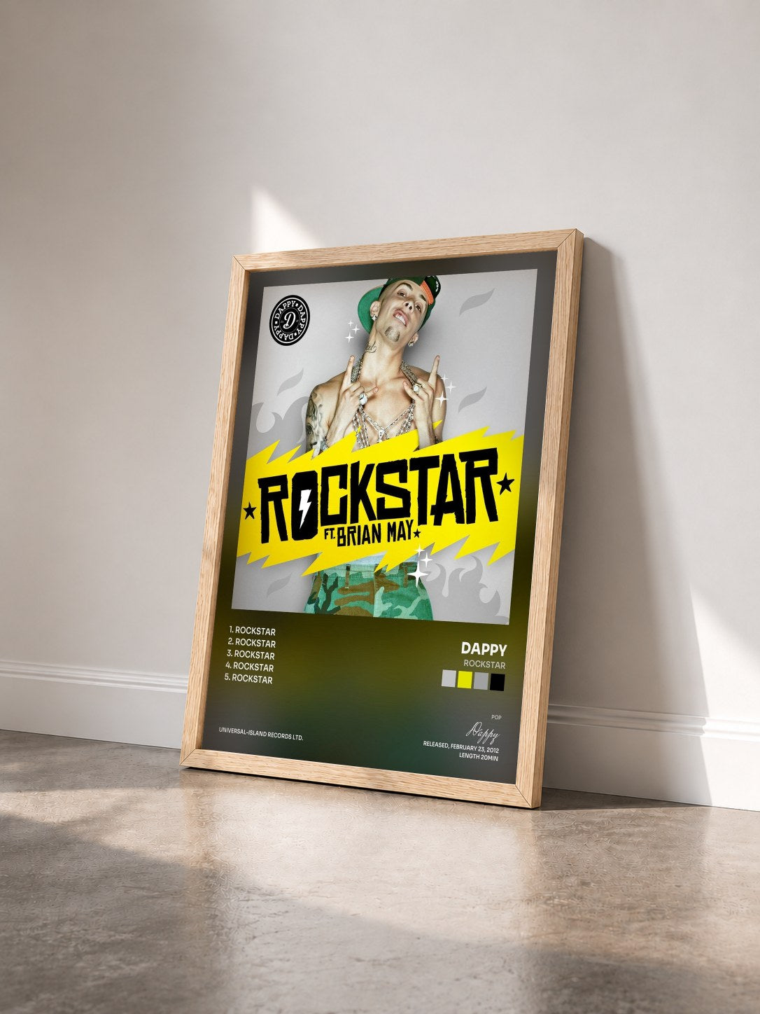 #bois Tableau de l'album Rockstar de Dappy vu de trois quarts, cadre en bois brut