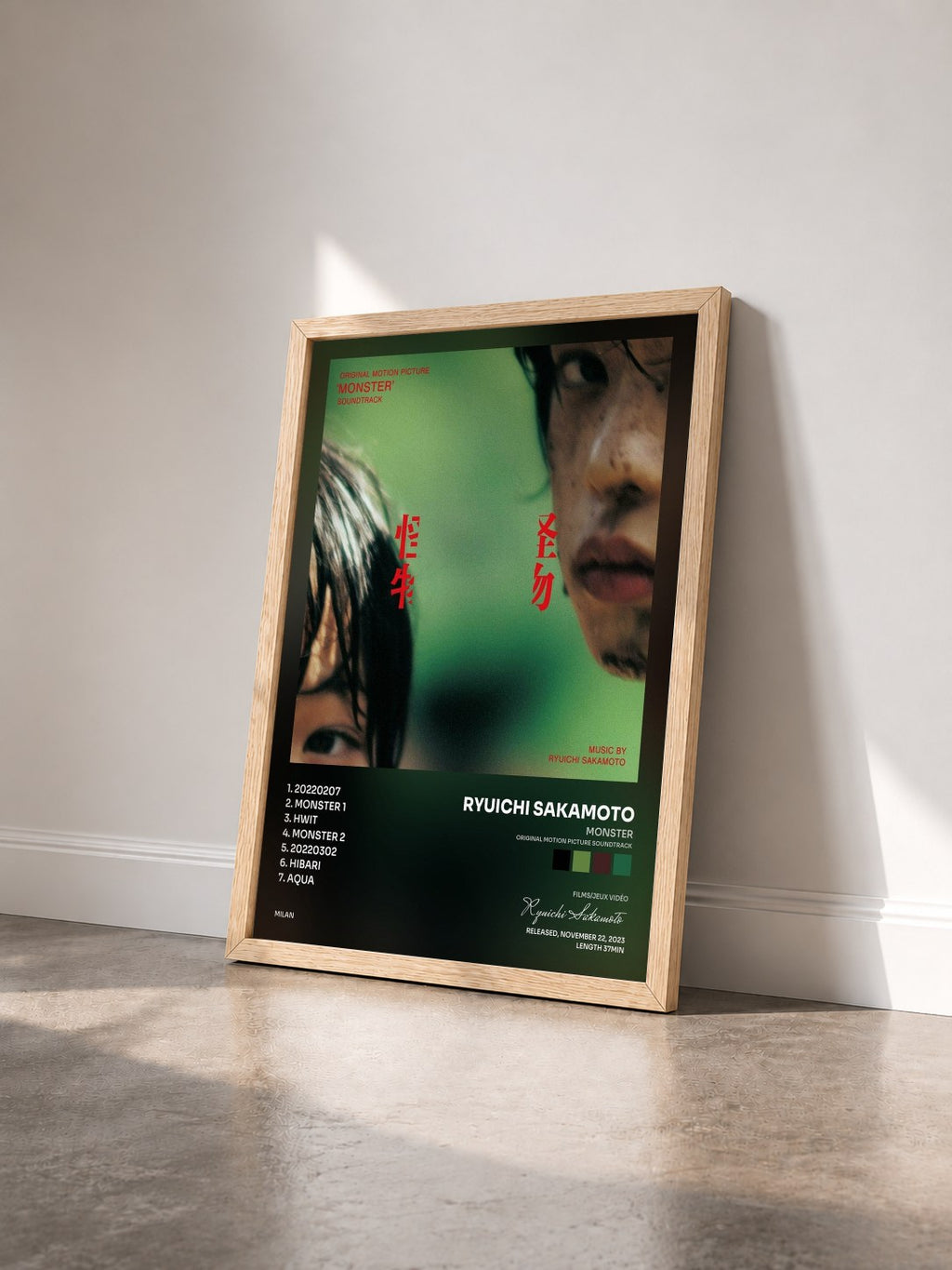 #bois Tableau de l'album Monster (Original Motion Picture Soundtrack) de Ryuichi Sakamoto vu de trois quarts, cadre en bois brut