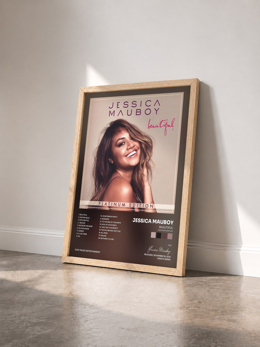 #bois Tableau de l'album Beautiful (Platinum Edition) de Jessica Mauboy vu de trois quarts, cadre en bois brut