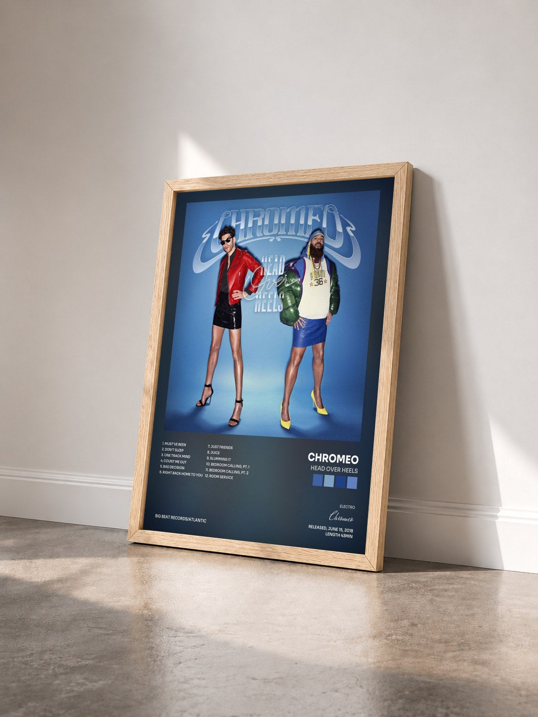 #bois Tableau de l'album Head Over Heels de Chromeo vu de trois quarts, cadre en bois brut