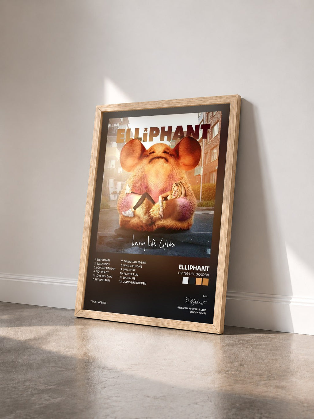 #bois Tableau de l'album Living Life Golden de Elliphant vu de trois quarts, cadre en bois brut