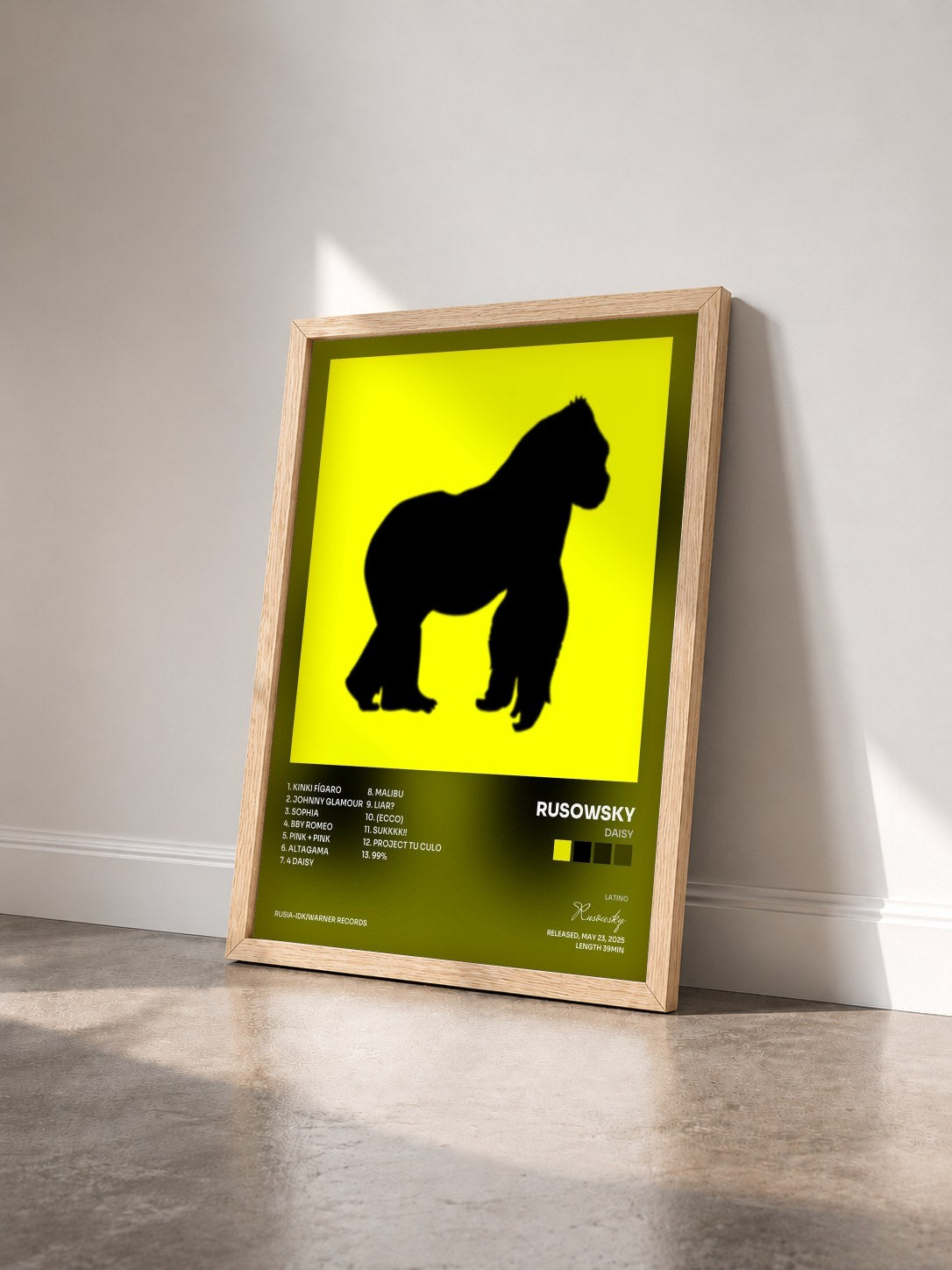 #bois Tableau de l'album DAISY de Rusowsky vu de trois quarts, cadre en bois brut
