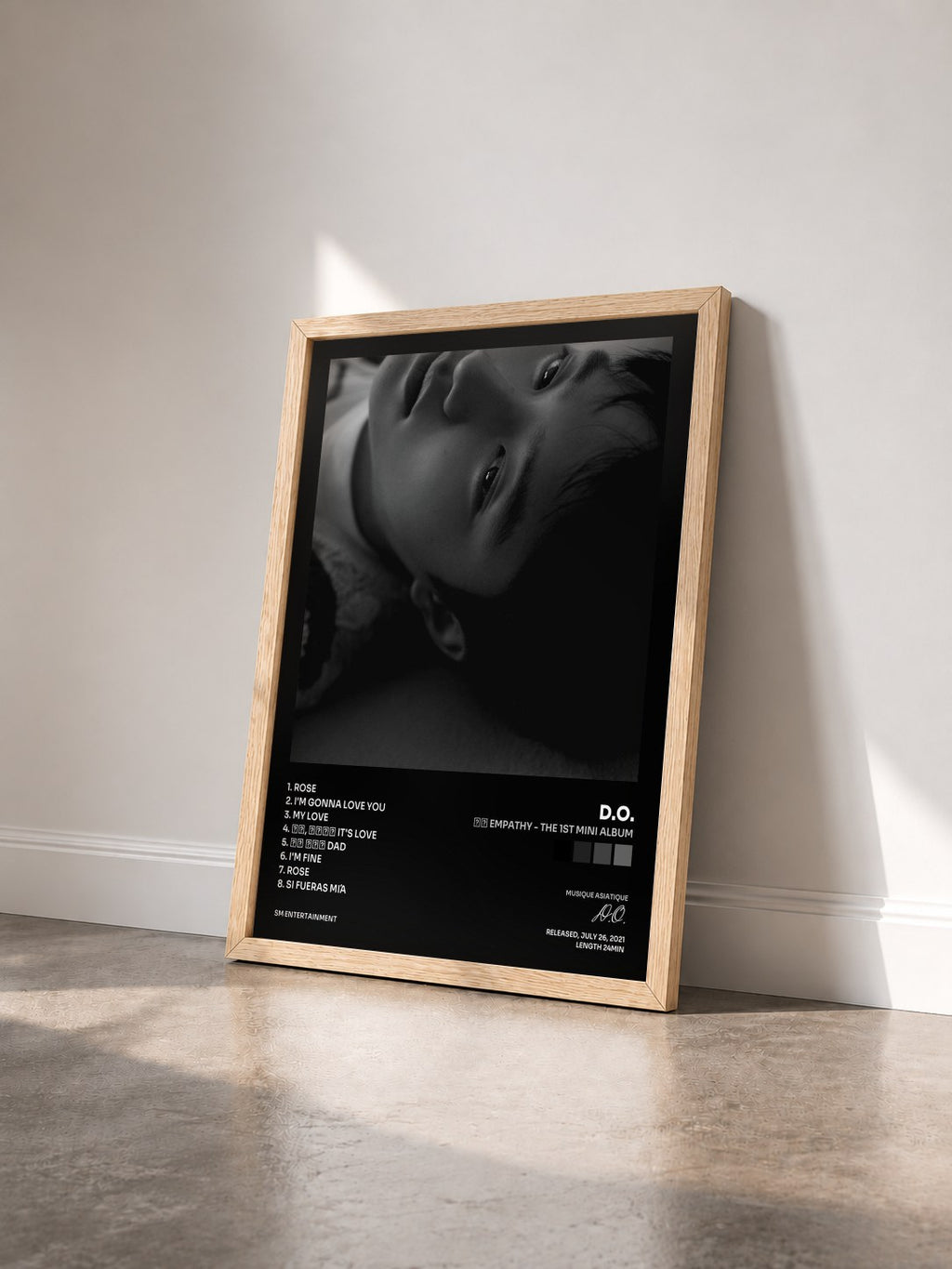 #bois Tableau de l'album 공감 Empathy - The 1st Mini Album de D.O. vu de trois quarts, cadre en bois brut