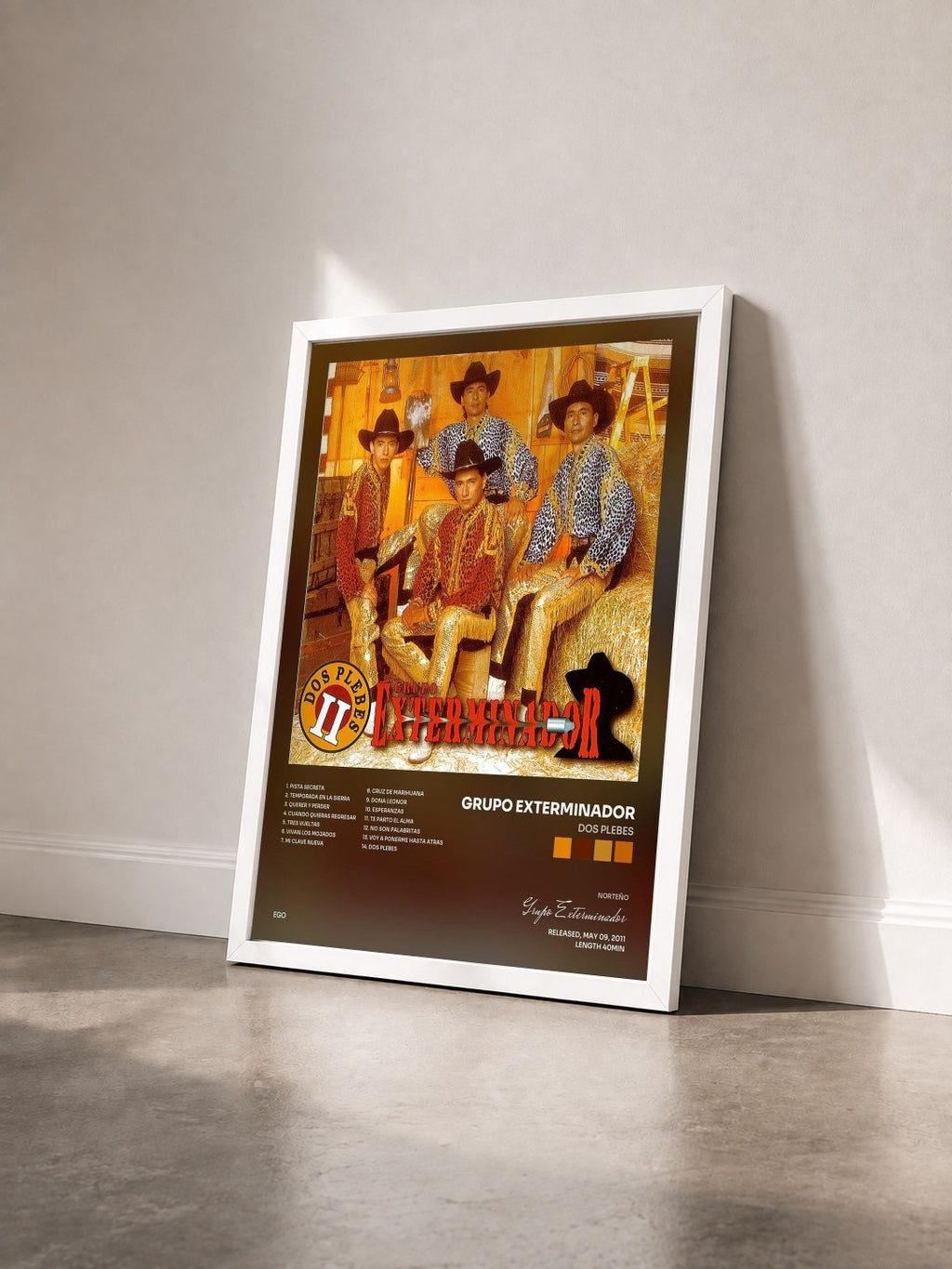 #blanc Tableau de l'album Dos Plebes de Grupo Exterminador vu de trois quarts, cadre blanc