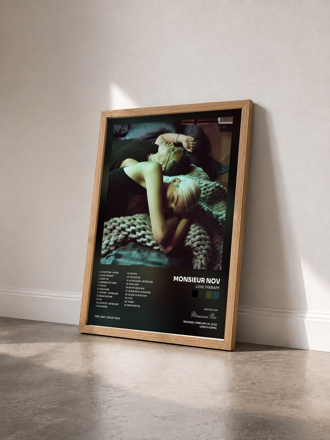 #bois Tableau de l'album Love Therapy de Monsieur Nov vu de trois quarts, cadre en bois brut