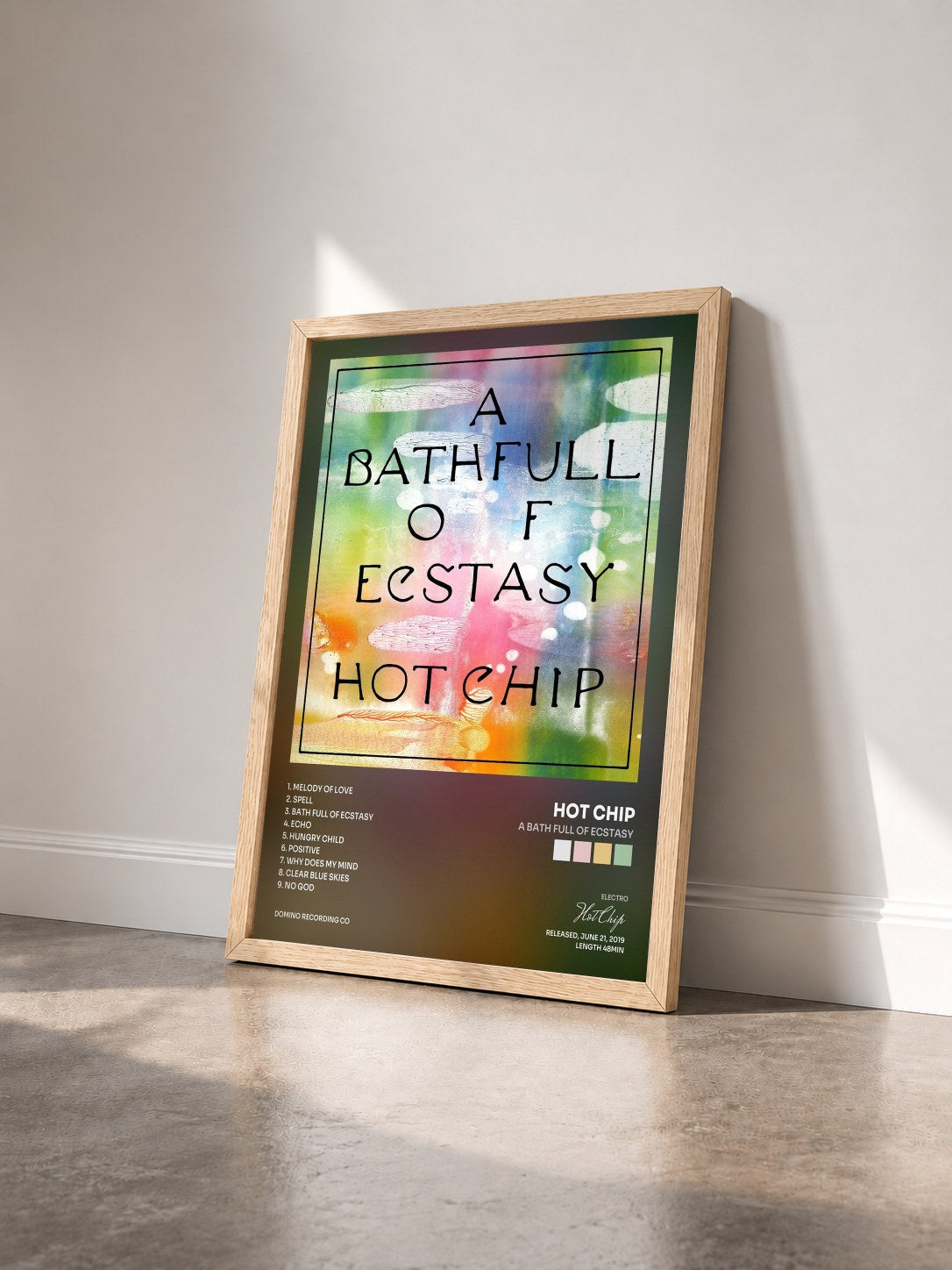 #bois Tableau de l'album A Bath Full of Ecstasy de Hot Chip vu de trois quarts, cadre en bois brut