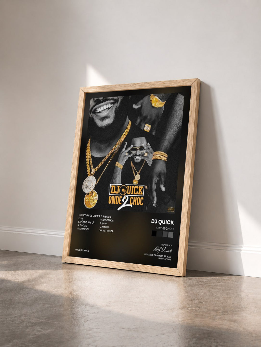 #bois Tableau de l'album Onde2Choc de DJ Quick vu de trois quarts, cadre en bois brut