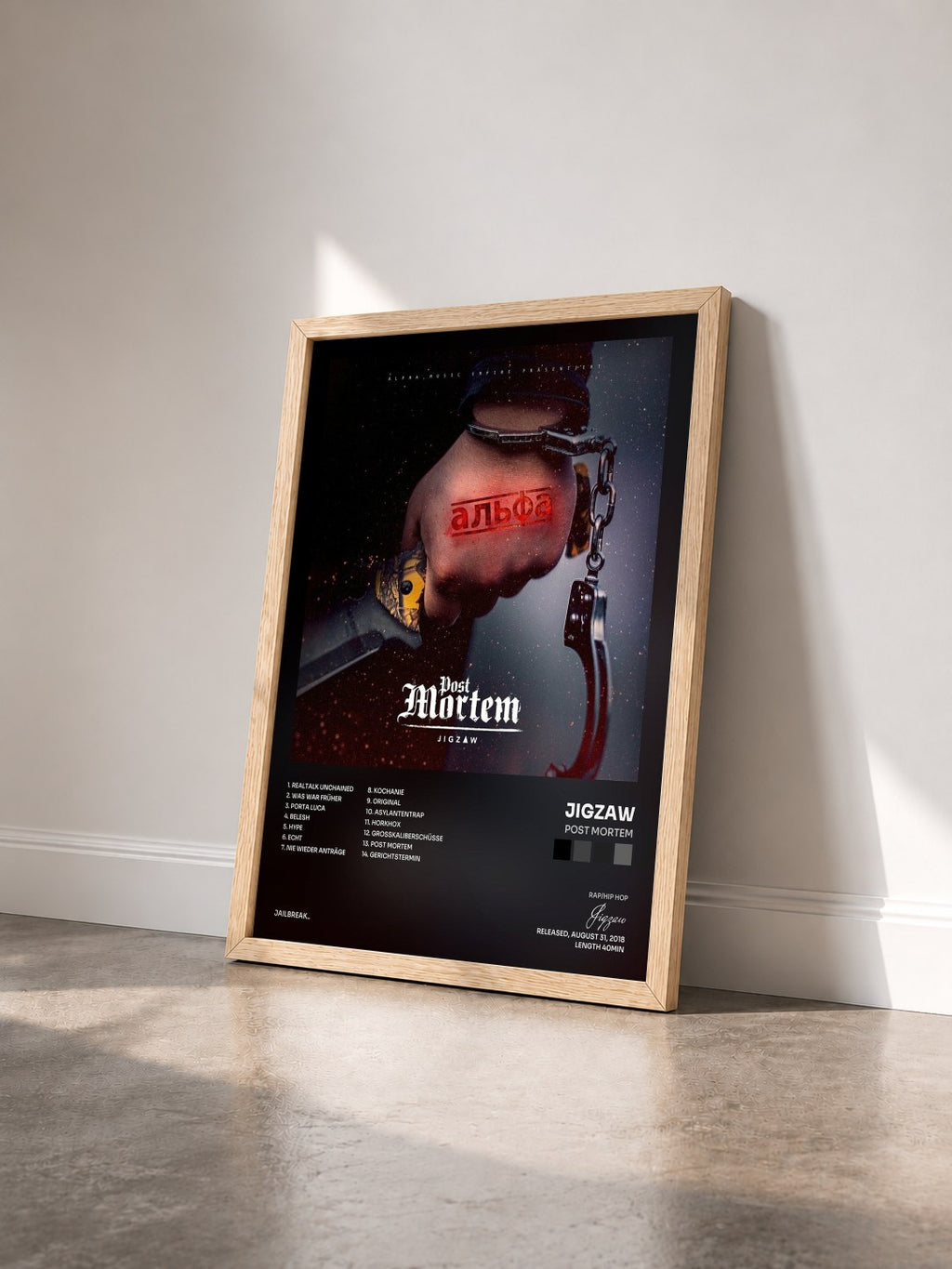 #bois Tableau de l'album Post Mortem de Jigzaw vu de trois quarts, cadre en bois brut